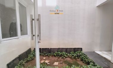 Rumah Hook 2 Lantai 3 Menit ke Gerbang Toll Pesanggrahan Jaksel