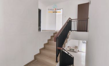 Rumah Hook 2 Lantai 3 Menit ke Gerbang Toll Pesanggrahan Jaksel