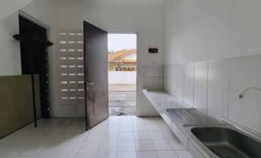 Rumah Hook 2 Lantai 3 Menit ke Gerbang Toll Pesanggrahan Jaksel
