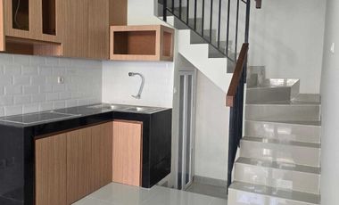 Rumah Baru Taman Ratu 4 Lantai dekat Tanjung Duren Jakarta barat