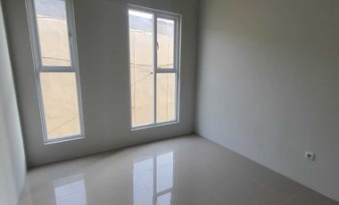 Rumah Baru Taman Ratu 4 Lantai dekat Tanjung Duren Jakarta barat
