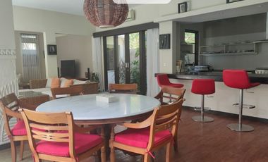 Dijual Villa full furnitur kawasan jl mertasari sanur lokasi strategis