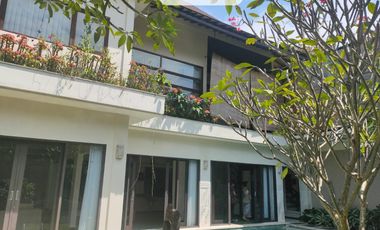 Dijual Villa full furnitur kawasan jl mertasari sanur lokasi strategis