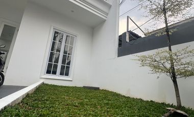 Rumah baru di komplek nyaman dan tidak banjir akses toll Jatiwaringin