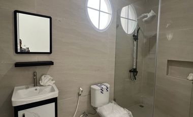 Rumah baru di komplek nyaman dan tidak banjir akses toll Jatiwaringin