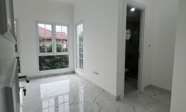 Rumah baru di komplek nyaman dan tidak banjir akses toll Jatiwaringin