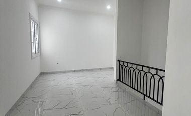 Rumah baru di komplek nyaman dan tidak banjir akses toll Jatiwaringin