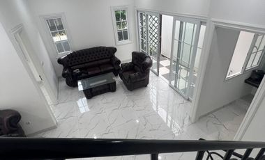 Rumah baru di komplek nyaman dan tidak banjir akses toll Jatiwaringin