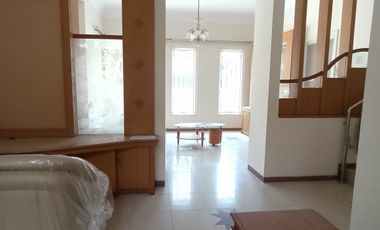 Sewa Rumah 2lantai, onegate sistem, lokasi dekat banyak fasum