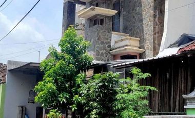 RUMAH DI PERUM DELTA JONGBIRU NO 12, JONGBIRU, GAMPENGREJO KEDIRI