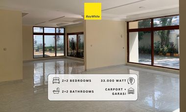 Disewa Rumah/Tempat Usaha Super Luas, di Premium area Kemang Selatan