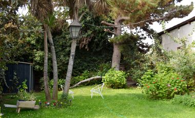 CASA EN VENTA / 3 DORM-2BAÑOS / PRECIOSO JARDÍN