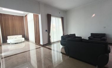 Rumah Mewah Luas Furnish ada Kolam Renang Ring 1 Kota Solo