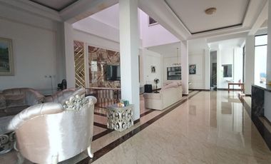 Rumah Mewah Luas Furnish ada Kolam Renang Ring 1 Kota Solo