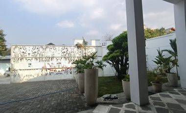 Rumah Mewah Luas Furnish ada Kolam Renang Ring 1 Kota Solo