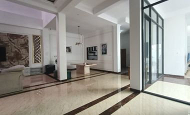 Rumah Mewah Luas Furnish ada Kolam Renang Ring 1 Kota Solo