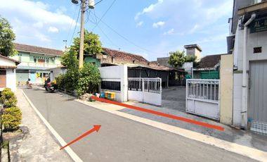 rumah murah luas bonus gudang dan kos dekat pasar klewer pgs kustati