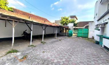 rumah murah luas bonus gudang dan kos dekat pasar klewer pgs kustati