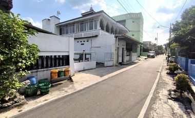 rumah murah luas bonus gudang dan kos dekat pasar klewer pgs kustati