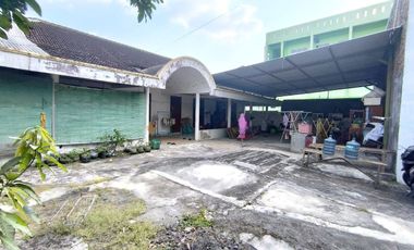 rumah murah luas bonus gudang dan kos dekat pasar klewer pgs kustati