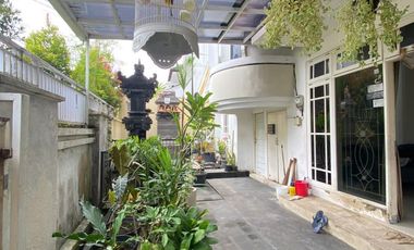Rumah 2lt 150m2 kaw elit pusat kota gatsu tengah jl6mtr garase 2mobil
