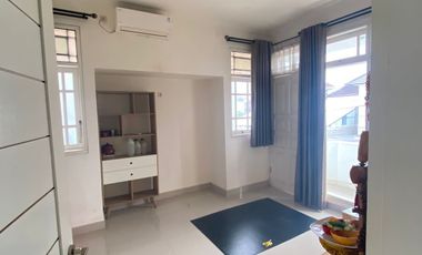 Rumah 2lt 150m2 kaw elit pusat kota gatsu tengah jl6mtr garase 2mobil