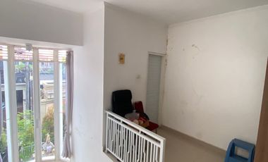 Rumah 2lt 150m2 kaw elit pusat kota gatsu tengah jl6mtr garase 2mobil