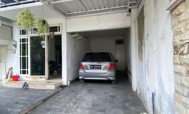 Rumah 2lt 150m2 kaw elit pusat kota gatsu tengah jl6mtr garase 2mobil