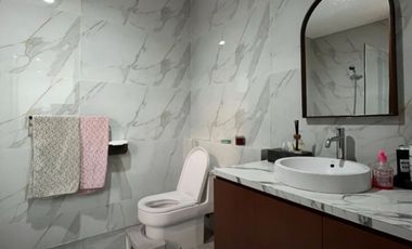 Dijual Cepat Townhouse di Kebon Jeruk, carport 5-6 mobil.Jakarta Barat