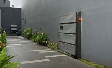 Dijual Cepat Townhouse di Kebon Jeruk, carport 5-6 mobil.Jakarta Barat