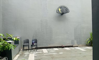 Dijual Cepat Townhouse di Kebon Jeruk, carport 5-6 mobil.Jakarta Barat