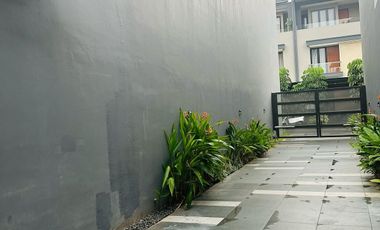 Dijual Cepat Townhouse di Kebon Jeruk, carport 5-6 mobil.Jakarta Barat