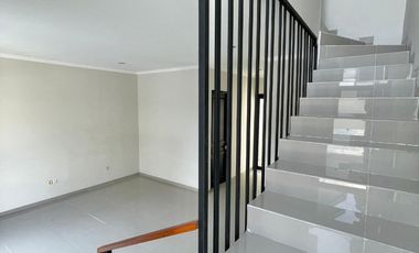 Rumah Siap Huni Dua Lantai Di Pamulang