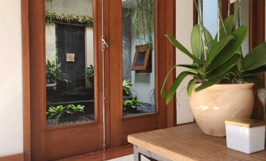 Dijual Rumah Mewah Seperti Villa  di tengah pusat Bisnis Cilandak