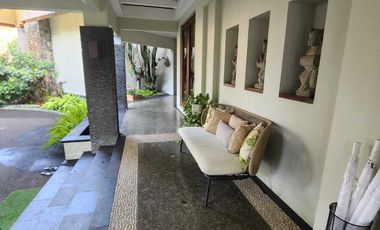 Dijual Rumah Mewah Seperti Villa  di tengah pusat Bisnis Cilandak