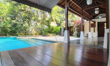 Dijual Rumah Mewah Seperti Villa  di tengah pusat Bisnis Cilandak