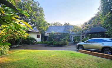 Dijual Rumah Mewah Seperti Villa  di tengah pusat Bisnis Cilandak