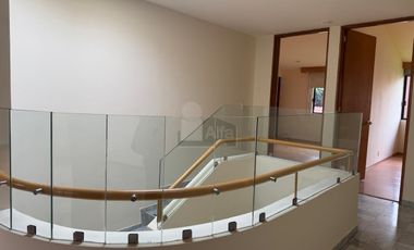 renta casa en condominio remodelada en lomas del sol