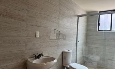 renta casa en condominio remodelada en lomas del sol