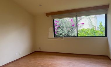 renta casa en condominio remodelada en lomas del sol