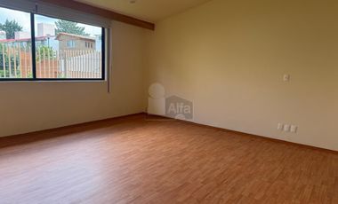 renta casa en condominio remodelada en lomas del sol