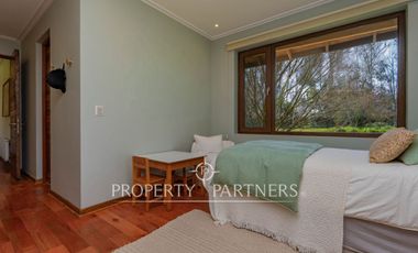 Casa estilo chileno con gran terreno y quincho en Calera de Tango