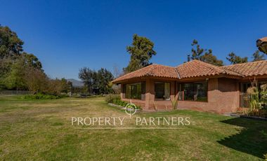 Casa estilo chileno con gran terreno y quincho en Calera de Tango