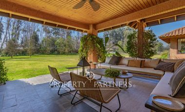Casa estilo chileno con gran terreno y quincho en Calera de Tango
