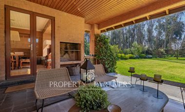 Casa estilo chileno con gran terreno y quincho en Calera de Tango