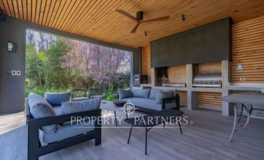 Casa estilo chileno con gran terreno y quincho en Calera de Tango