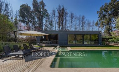 Casa estilo chileno con gran terreno y quincho en Calera de Tango