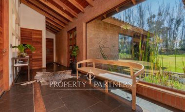 Casa estilo chileno con gran terreno y quincho en Calera de Tango