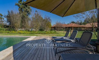 Casa estilo chileno con gran terreno y quincho en Calera de Tango