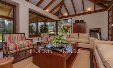 Casa estilo chileno con gran terreno y quincho en Calera de Tango